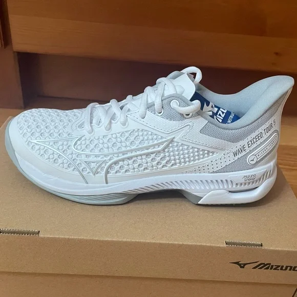 Wave Women's Exceed Tour 5 AC Tennis Shoes from Mizuno - Picture 1 of 9